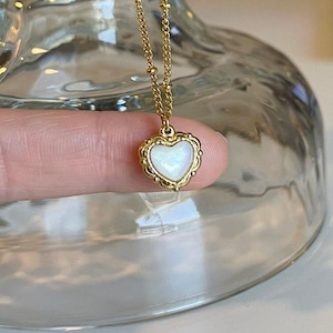 Dainty Heart Necklace, 18K Gold Filled Mother of Pearl Heart Necklace Pendant, Waterproof Minimalist Necklace, White Shell Necklace Gift Her