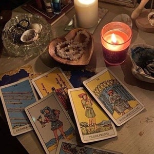 Tarot of love LIVE, we will talk via CHAT. Let me guide you, ask me your questions.