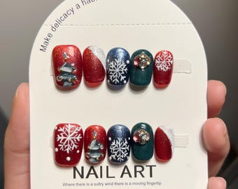 Handgemachte weihnachtliche Press-On Nails – Weihnachtsbaum & Schneeflocke Design