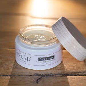 Creme facial iluminador para uma pele luminosa