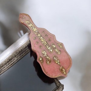 Vintage Musical Instrument Brooch, Guitar Brooch, Vintage Guitar Jewellery, Music Pin violin, Guitar Pin, Fantastic Piece