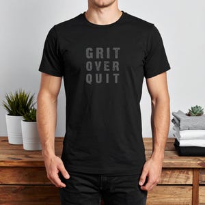 Camiseta unisex de estilo suave "Aquí termina lo bueno", camiseta llamativa, camiseta urbana divertida, idea de regalo informal, camiseta con gráfico minimalista genial