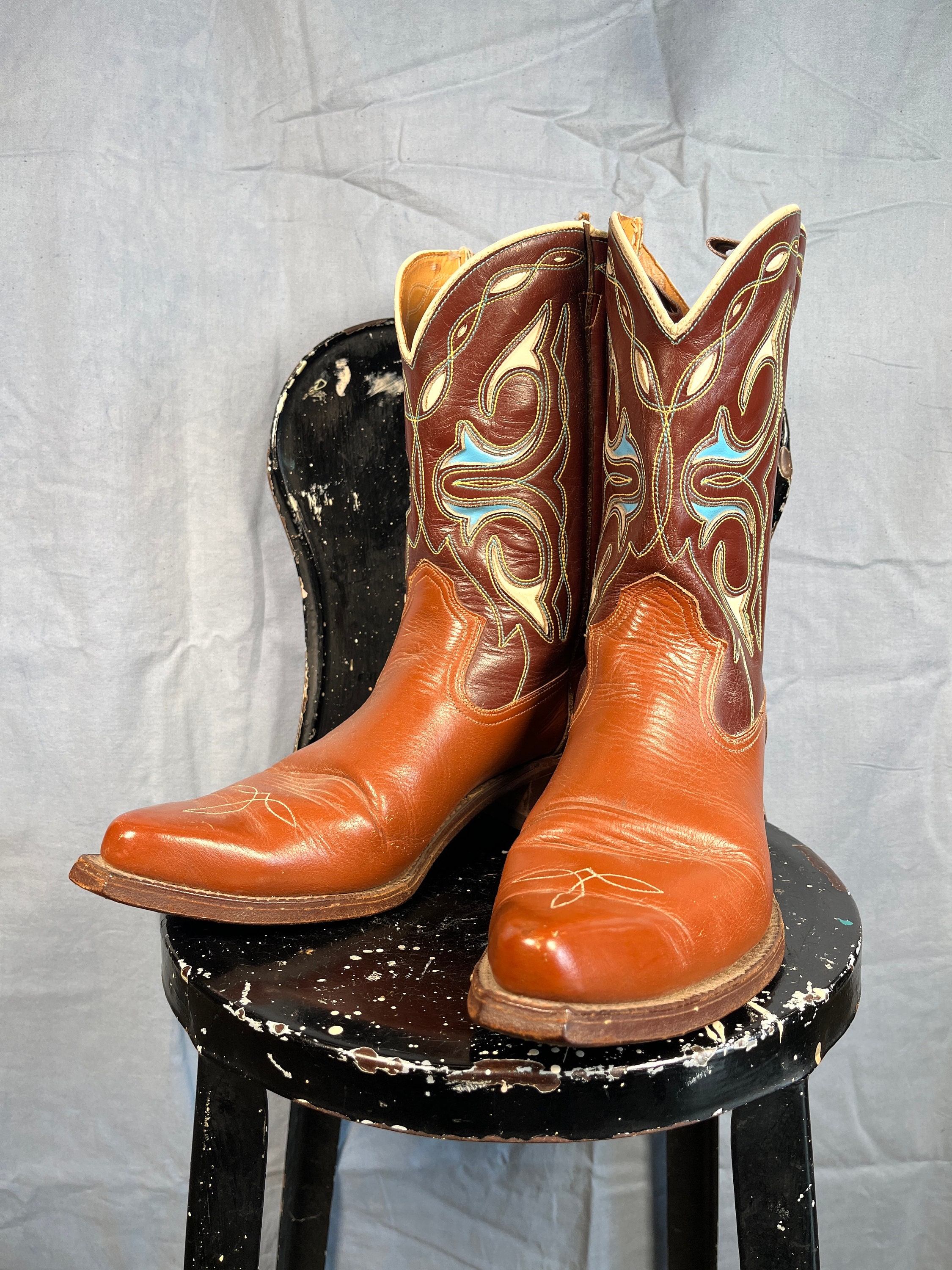 Brown COWBOY BOOTS With Heel Size 10B Men display picture 1
