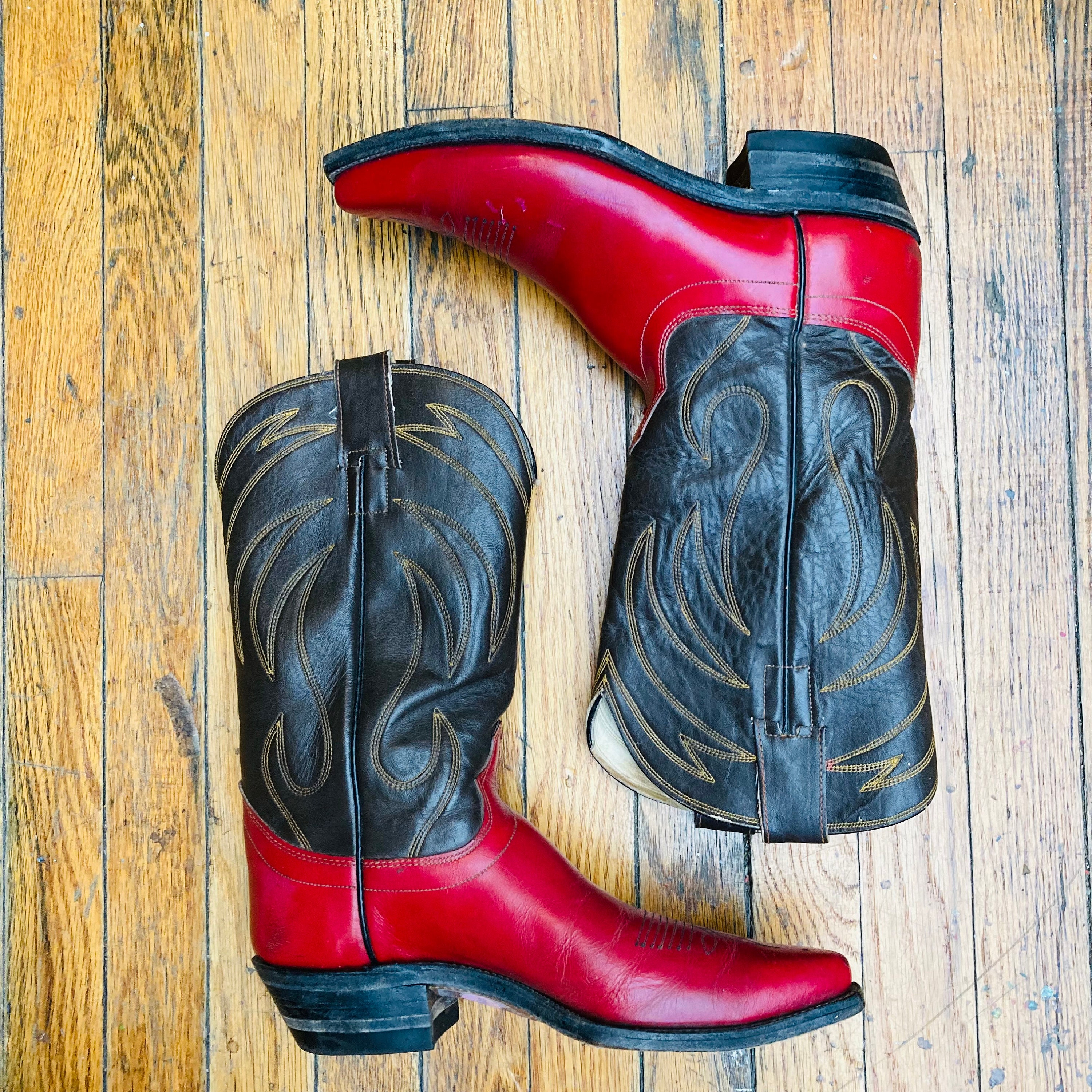 Burgundy Tops With Black Waxed Calf bottoms  Custom cowboy boots, Mens cowboy  boots, Black cowgirl boots