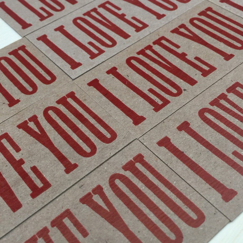 I LOVE YOU Mini Letterpress Wood Type Cards 20 Pack étiquettes cadeaux, Saint-Valentin, mariage ou douche favorise l'enceinte de décorations, note de déjeuner image 1