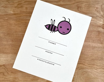 Annonce de naissance d'enfant nouveau-né abeille imprimée à la main, impression typographique 8 x 10, cadeau de famille pour baby shower, décoration de chambre d'enfant pour chambre d'enfant