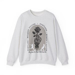 Sudadera unisex con cuello redondo y estampado de Portland Thorns imagen 5