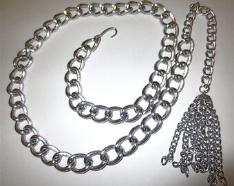Sporty Curb Chain Belt - Vintage 1960s Hip Hugger Belt  - Lightweight Silver Tone  - Adjustable - Dress and Casual Accessories