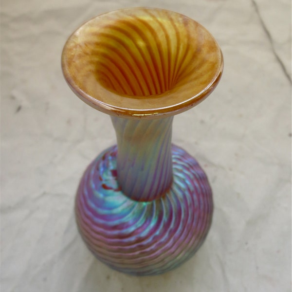 Robert Held Art Glass Vase - Tourbillon irisé - Signé par l’artiste - Studio Glassware