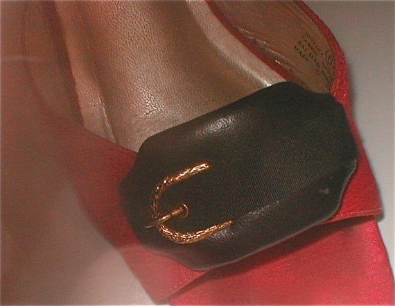 Nifty Black Buckled Shoe Clip - image 3