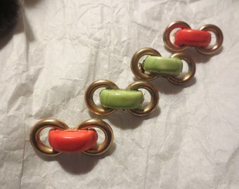 MOD Scatter Pins - Cool Little  Brooch Set of 4 - Orange and Avacado Green - Gold Tone Circle Links  - Vintage  60s Jewelry