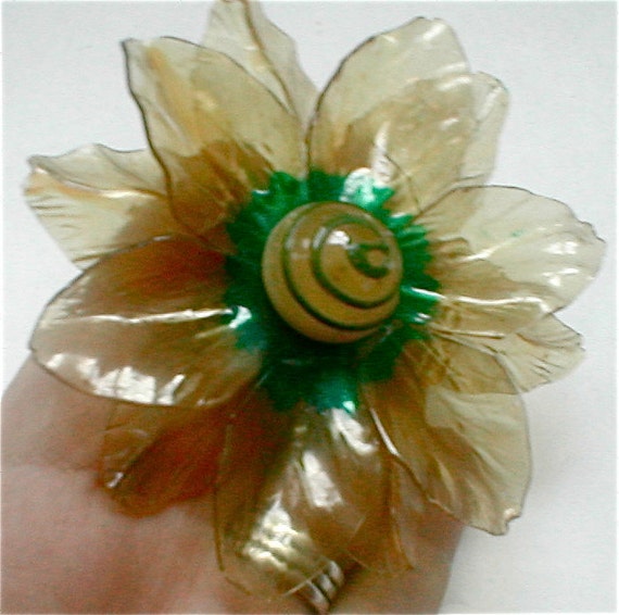 Palest Yellow Celluloid Flower Brooch and Flower … - image 6