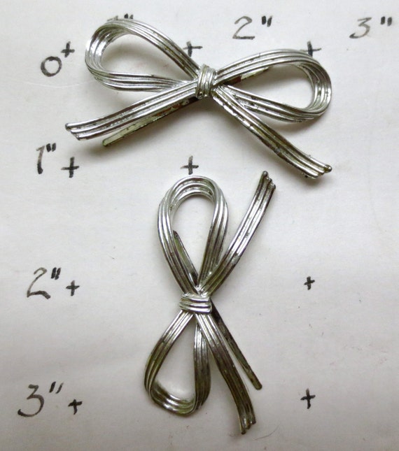 2 Silver Bows Hair Pins - Vintage 1980s - Holdbac