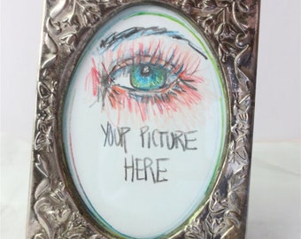 Classic Picture Frame - Standing Table Frame - Silver Metal Frame with Ovaled Glass Window