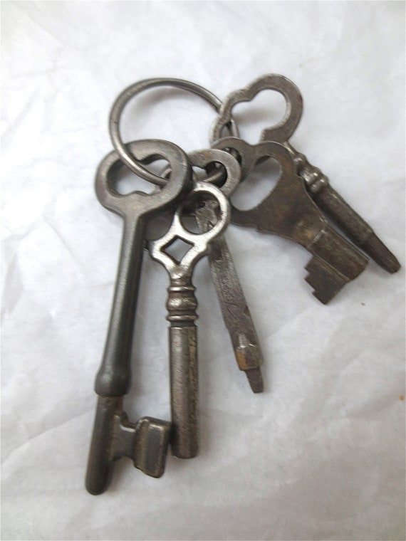 Antique 1880s Key Ring - Household Keys - Skeleton Keys Antique 1880s Key Ring - Household Keys - Skeleton Keys