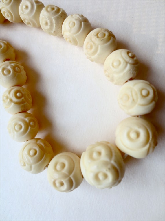 Vintage Carved Bone Beaded Necklace - Graduated S… - image 1