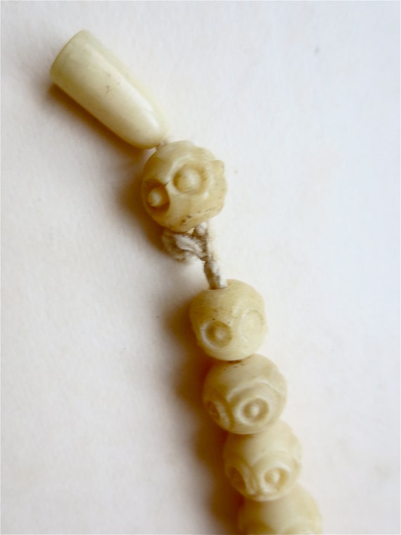 Vintage Carved Bone Beaded Necklace - Graduated S… - image 8