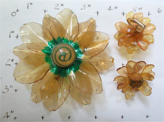 Palest Yellow Celluloid Flower Brooch and Flower … - image 2
