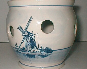 Delft Crocus Pot -