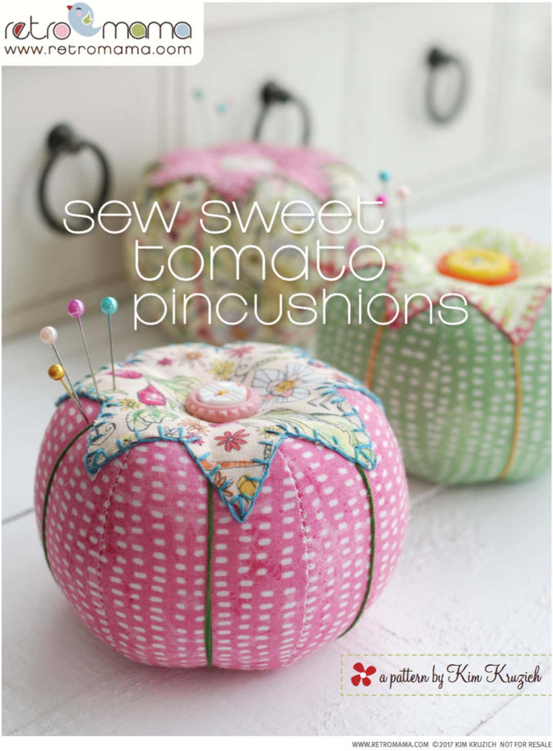 DIY Tomato Pin Cushion // Free Pattern 