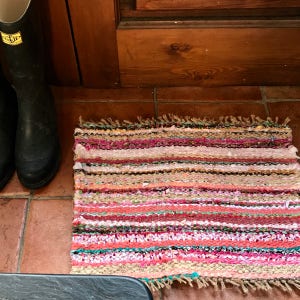 Country chic small handmade rag rug, table mat, in shades of pink image 1