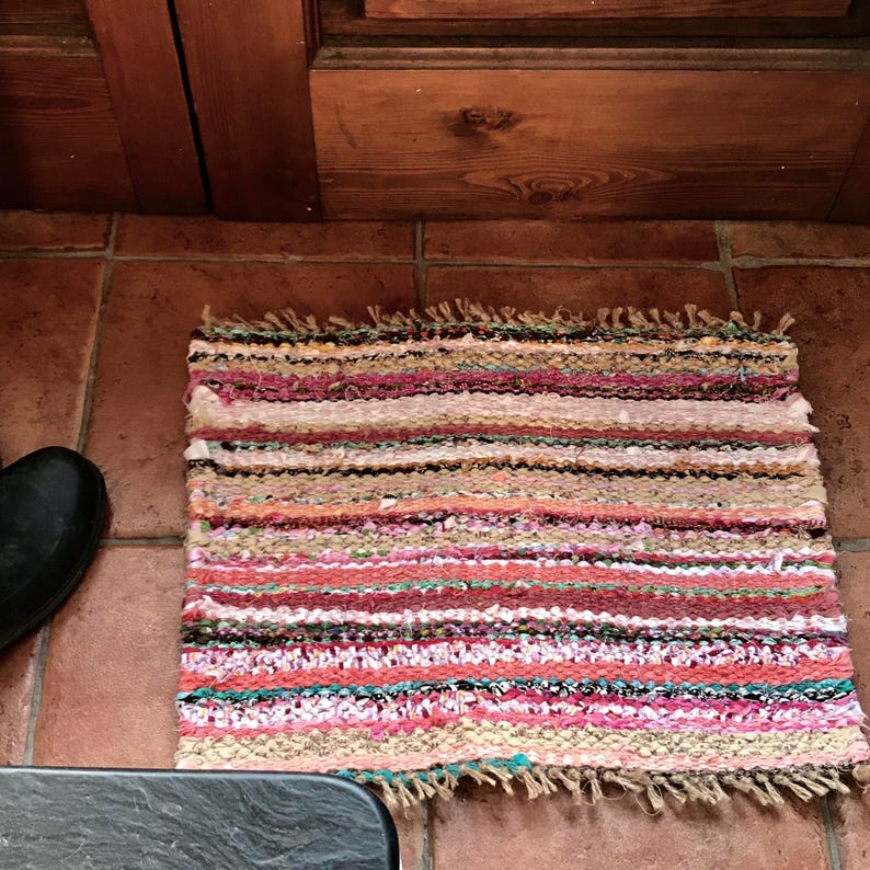 Country chic small handmade rag rug, table mat, in shades of pink image 6