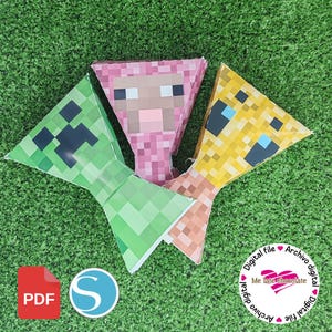 Puede incluir: Tres cajas de recuerdos de fiesta con temática de Minecraft en verde, rosa y amarillo, cada una con un diseño de personaje diferente. Las cajas están dispuestas sobre una superficie verde. La imagen también incluye un icono PDF, un icono Silhouette Studio y un logotipo.