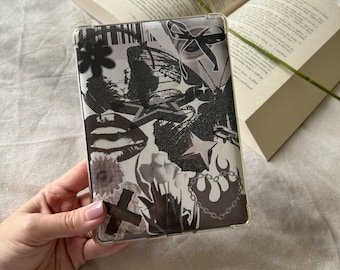 Encarte para Kindle con diseño de álbum de recortes Y2K, fondo con pegatinas de estilo literario (PDF)