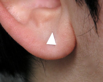 Pendientes de tachuelas, pendientes de tachuelas minimalistas, pendientes geométricos, pendientes triangulares, pendientes de tachuelas delicadas