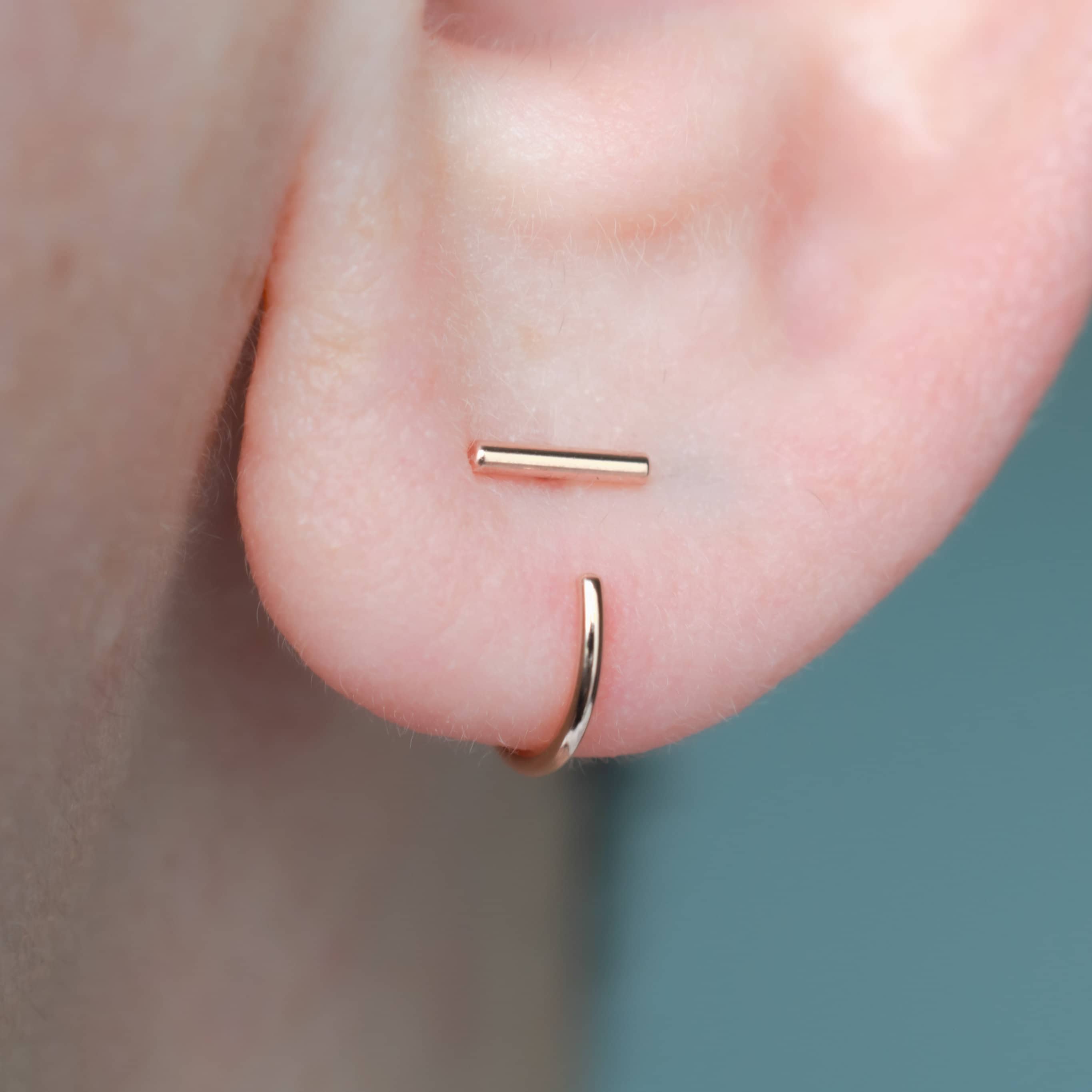 Orecchini a cerchio sleeper attorcigliati in Oro Rosa, 15mm