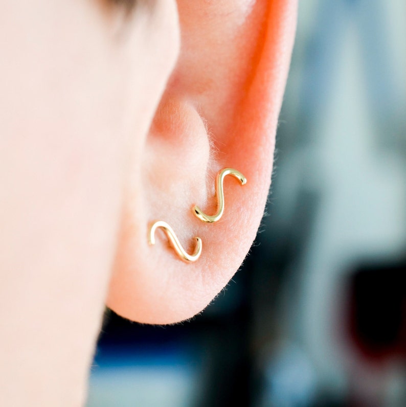 Memphis inspired wavy squiggle in solid 14k yellow gold stud earrings for minimalist men and women with sensitive ears image 2