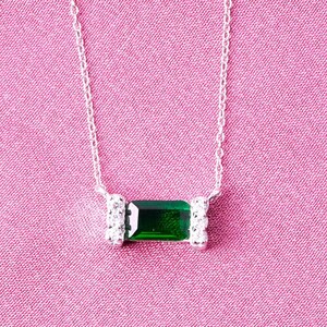 Pingente minimalista de esmeralda e diamante, pingente feminino de pedra verde, pingente solitário de esmeralda artesanal com corrente grátis, ouro branco 14K
