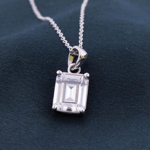 Minimalist Moissanite Anhänger, Smaragd Diamant Anhänger Zierliche Halskette, Braut Free Kette Solitaire Halsketten für Geburtstagsgeschenk Für Sie