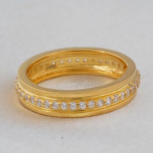 Channel-Set Moissanite Full Eternity Band Ring , Round Minimalist Diamond Men&#39;s Band Ring For Wedding 14K Yellow Gold Band 925 Silver Band