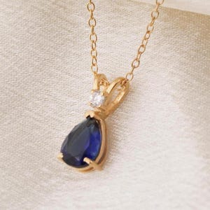 Blauer Saphir Zierliche Träne Anhänger Minimalist Halskette der Frauen, Birne Blau Diamant Handgemachte Halskette Geschenk Anhänger Schmuck Für Sie / Ihn
