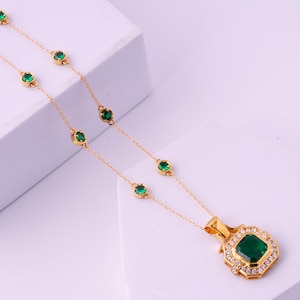 Klasyczny naszyjnik ze szmaragdem, delikatny zielony naszyjnik z diamentowym łańcuszkiem, ręcznie robiony naszyjnik choker z 14-karatowego żółtego złota, zielony naszyjnik, biżuteria ślubna, prezent dla niej