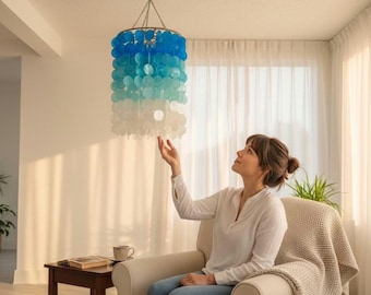 Lustre Capiz Shell bleu : lustre côtier ombré fait main