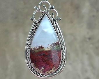 Colar com pingente em forma de lágrima de ágata musgosa: presente perfeito para o Dia dos Namorados.