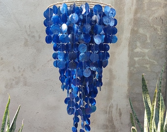 Navy Blue Capiz Shell Kronleuchter, Küsten Statement Pendelleuchte: Handgemachte, vom Ozean inspirierte Beleuchtung, Boho Beach House Deckendekor