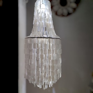 Lámpara colgante Capiz de tamaño personalizado, pantalla de lámpara Capiz, luz de techo para sala de estar, regalo para casa nueva con decoración bohemia