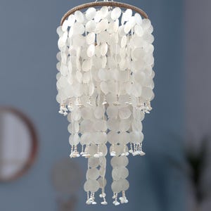 Carillon à vent Capiz Chandelier fabriqué par Capiz Shell pour une décoration côtière et bohème | Lustre coquillage pour cadeau
