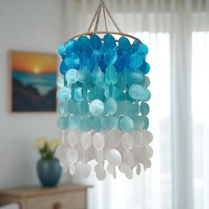 Blå Capiz Shell-krona, handgjord Lampskärm: Ombre Wind Chime, Coastal Decor