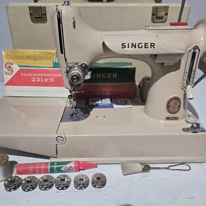 関税は販売者が負担します。タン色のシンガーフェザーウェイト（再生品）