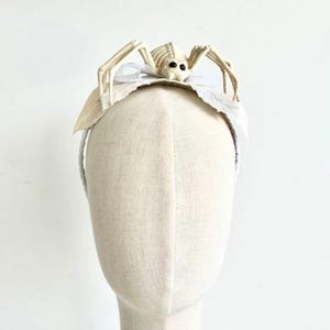 Diadema de araña blanca para Halloween, tocado de bola de monstruo