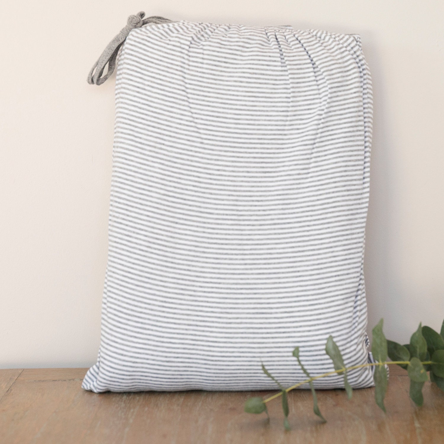 Juego de sábanas de algodón en rayas finas gris y blanco, Sábanas cómodas para todo el año, Sábanas portuguesas suaves y fáciles de cuidar