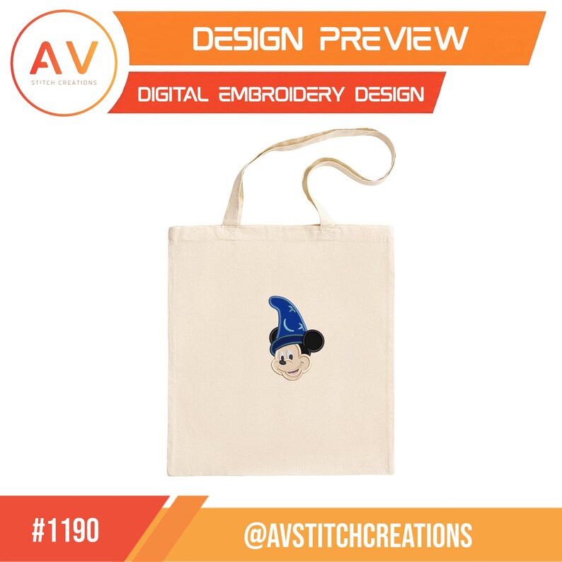 Op de afbeelding: Een cr&egrave;mekleurige draagtas met een gestikt ontwerp van een cartoonmuis met een blauwe tovenaars hoed. De tas heeft een eenvoudige handgreep en de tekst "DESIGN PREVIEW" en "DIGITAL EMBROIDERY DESIGN" zijn zichtbaar. Het logo van AV Stitch Creations staat linksboven.