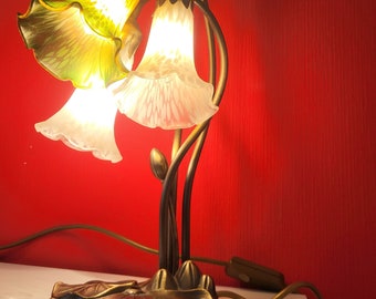 Vintage Bronze Drei Arm Glas Tulpen Lampe mit Seerosenblatt Jugendstil Tischlampe