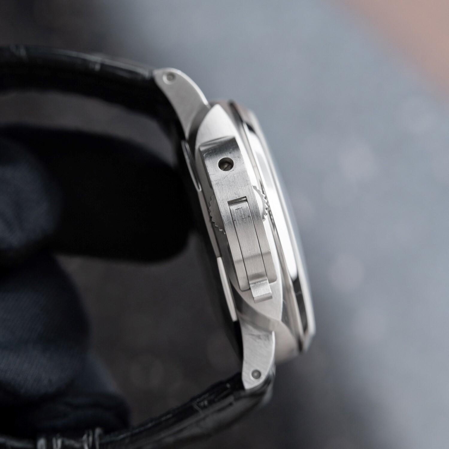 Panerai Luminor Chronograph Automatic White Dial Black Leather Steel