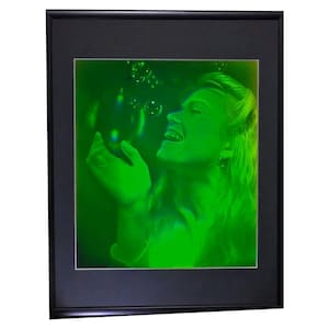 Bubble Girl (Pulse Portrait) 3D Sammler PHOTOPOLYMER Hologramm (mattiert im Rahmen), 3D Hologramm Liebhaber, hochwertige 3D holographische Kunst