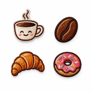 Pode incluir: Um conjunto de quatro emblemas bordados com uma chávena de café branca sorridente com vapor, um grão de café castanho escuro, um croissant dourado e uma rosca redonda com cobertura rosa e granulado colorido sobre fundo branco.